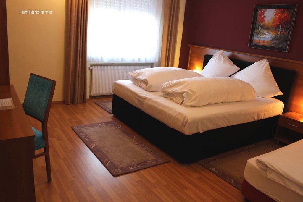 Legend Hotel Biebesheim am Rhein Habitación foto